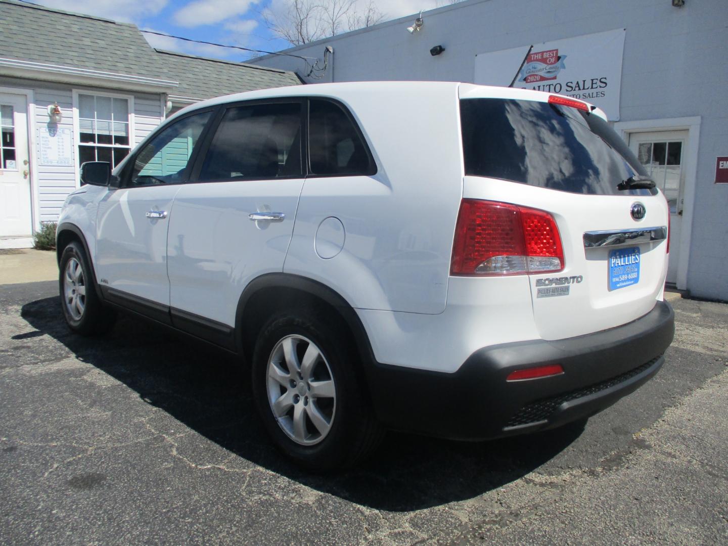 2013 WHITE Kia Sorento (5XYKTCA6XDG) with an 2.4L L4 DOHC 16V engine, AUTOMATIC transmission, located at 540a Delsea Drive, Sewell, NJ, 08080, (856) 589-6888, 39.752560, -75.111206 - Photo#2